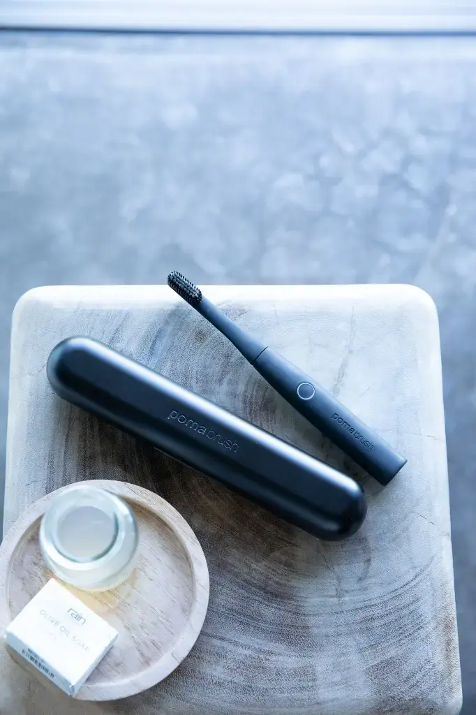 pomabrush black on wood.webp